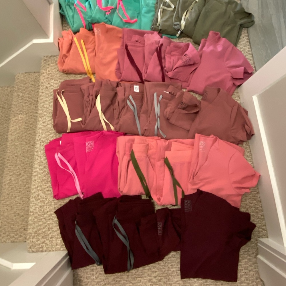 WEAR FIGS SCRUB COLLECTION - ALL COLORS 💕 - Picture 10 of 14